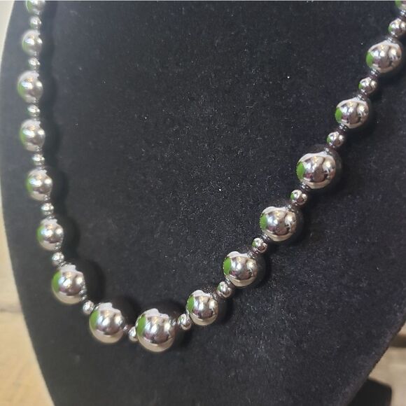 VINTAGE BLACK HEMATITE Beaded Necklace - Picture 2 of 7